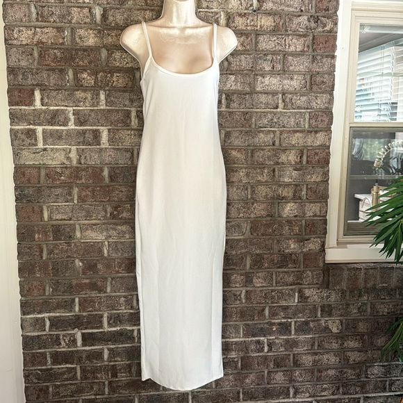 FASHION NOVA. Everlasting midi dress size M while - Picture 2 of 6